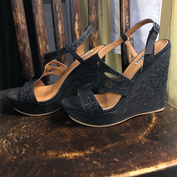 Shoes - Picture 4 of 4